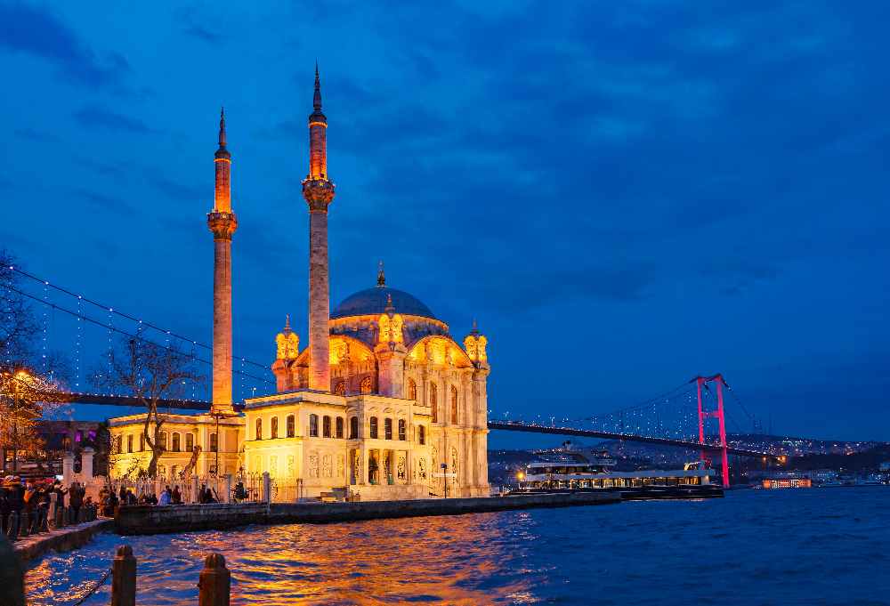 İZMİR ÇIKIŞLI KONAKLAMALI İSTANBUL TURU
